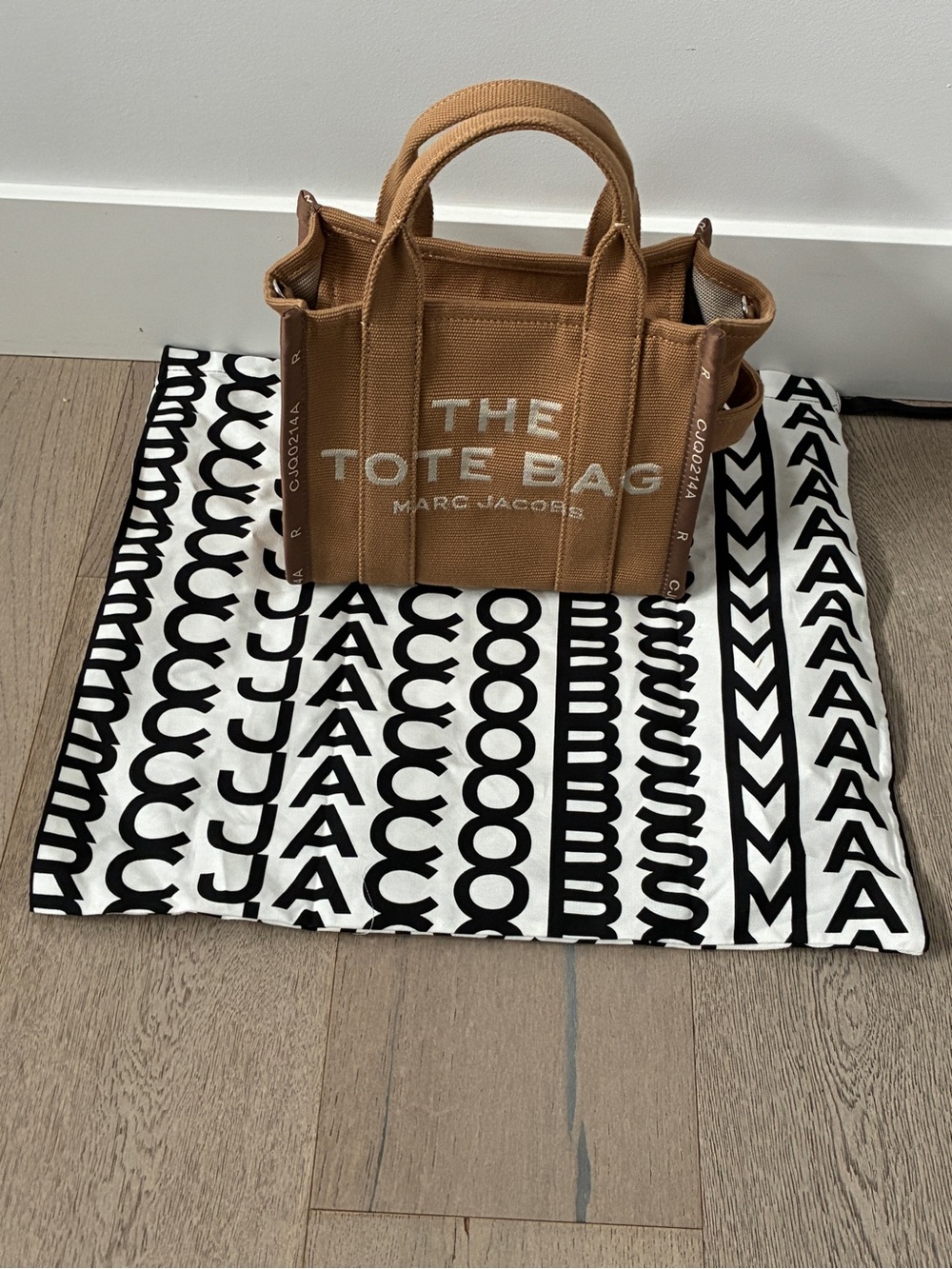 Marc Jacobs The Tote Bag in Tan Canvas